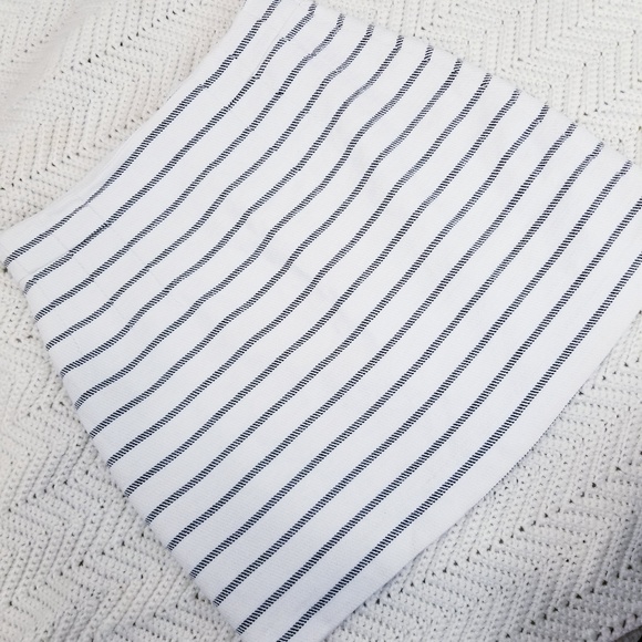 H&M Dresses & Skirts - 🔥Flash Sale🔥 HM Stripe White Mini Skirt